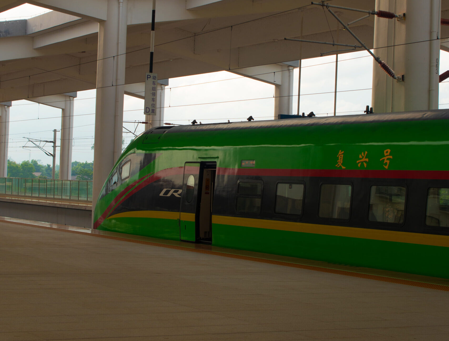 中国ラオス鉄道の列車。ラオスビエンチェンにて